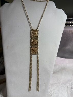 Ornate Gold tone Filigree Triple-Panel Pendant Necklace 27” Long